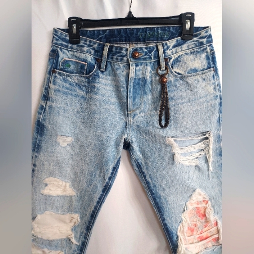Tortoise Destressed Light Wash Button Fly Trendy Jeans. Size 26